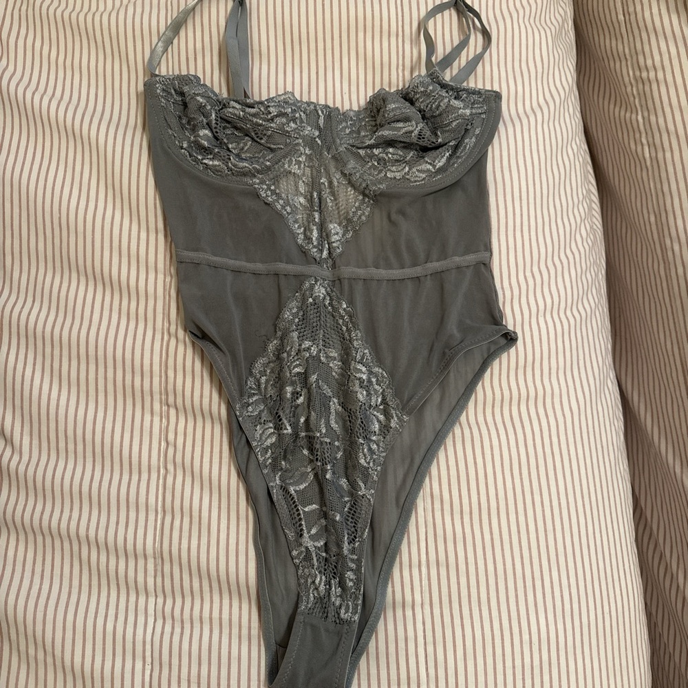 Forever 21 Gray Lace Bandeau